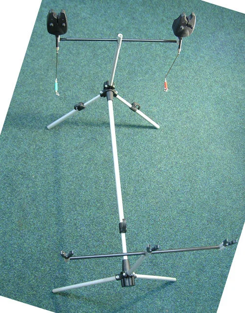 ALUMINIUM ROD POD COMPLETE WITH BUZZ BARS, ROD RESTS, 2 ALARMS & SWINGERS